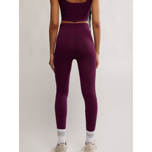🆕 FP MOVEMENT Good Karma Leggings / Black Cherry - Picture 5 of 7